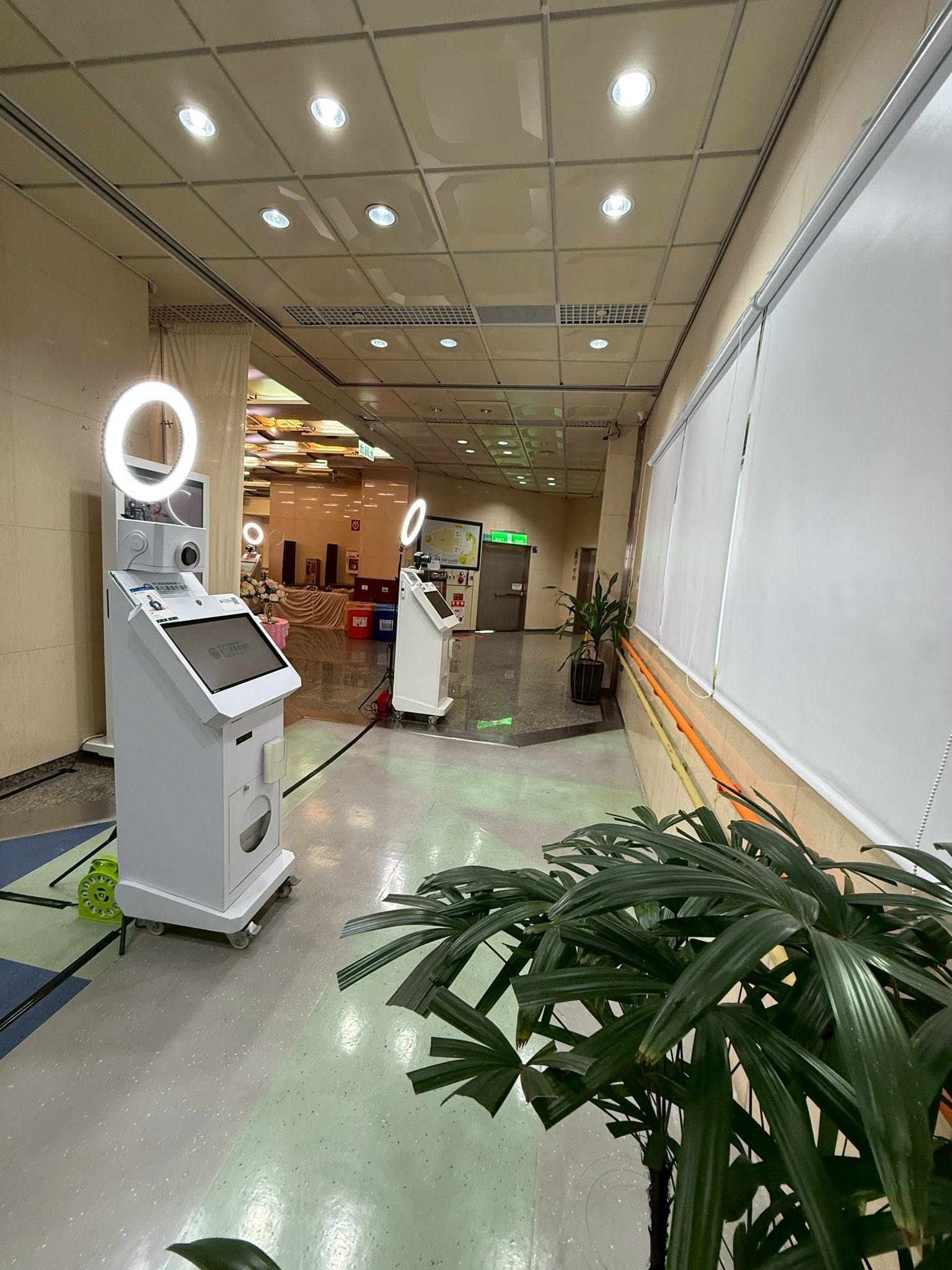 企業活動會場雙機拍貼機現場設置與環形補光燈