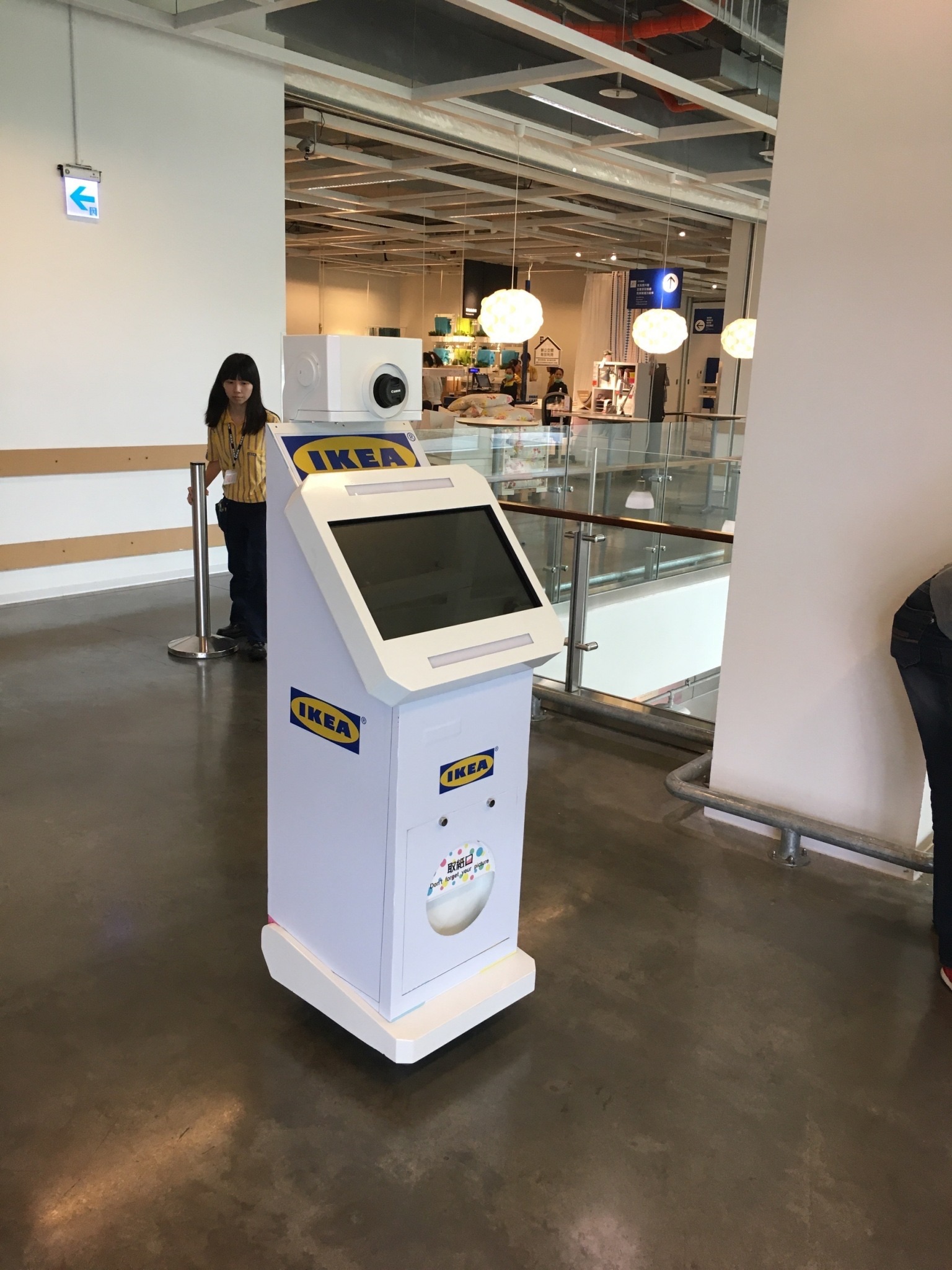 IKEA 品牌活動拍貼機機身包膜展示